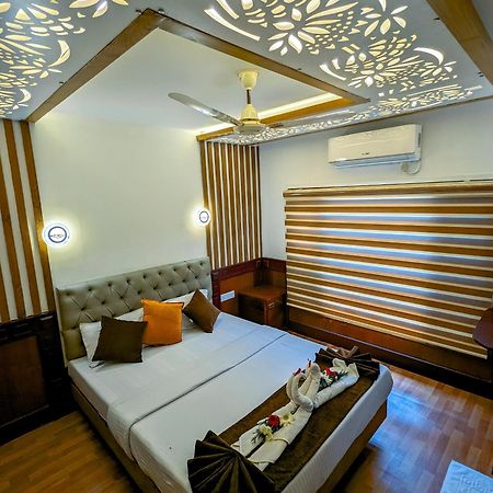 Grand Villa Houseboat 库玛拉孔 外观 照片
