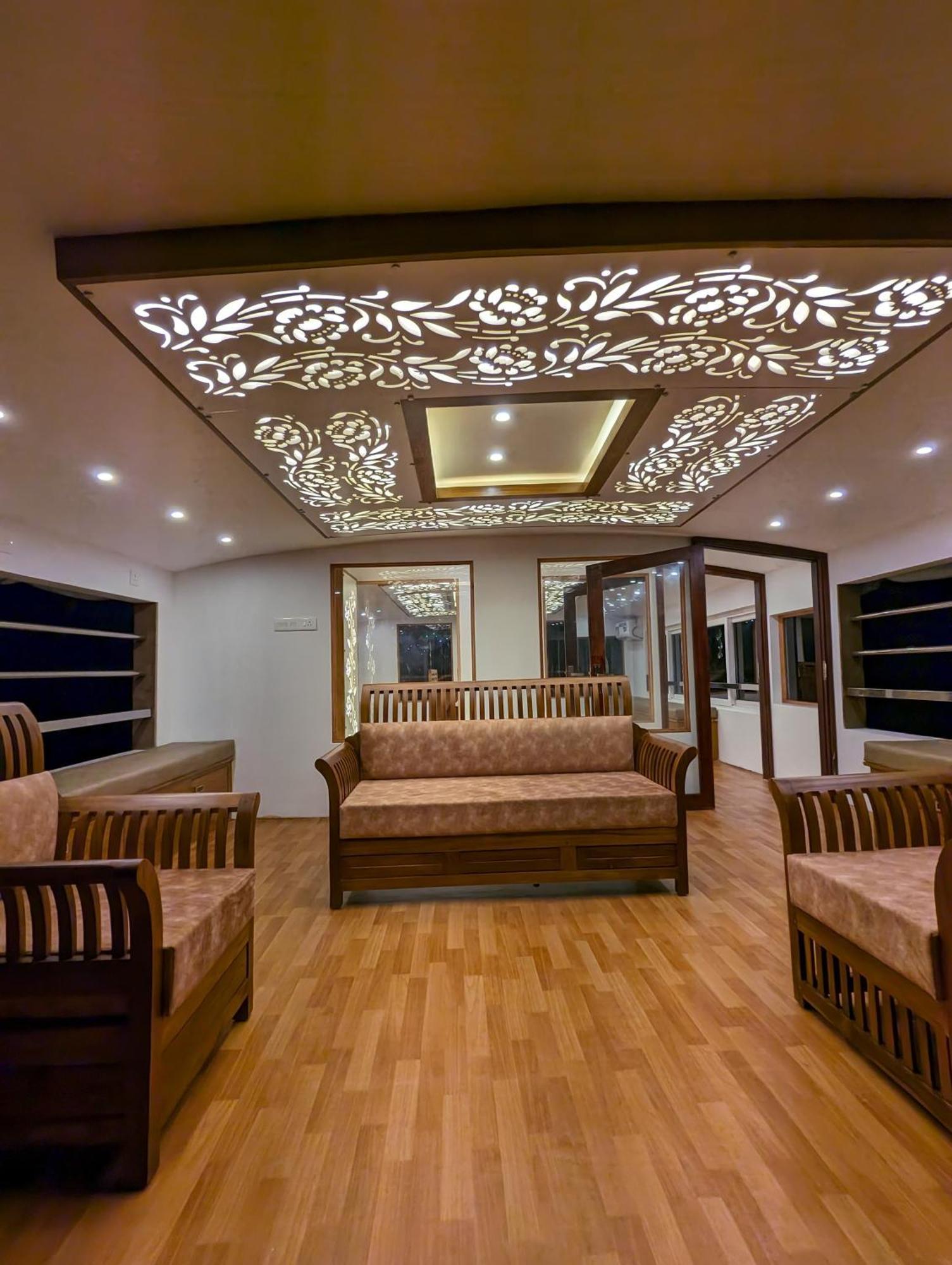 Grand Villa Houseboat 库玛拉孔 外观 照片