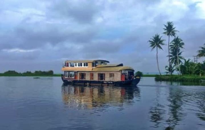 Grand Villa Houseboat 库玛拉孔 外观 照片