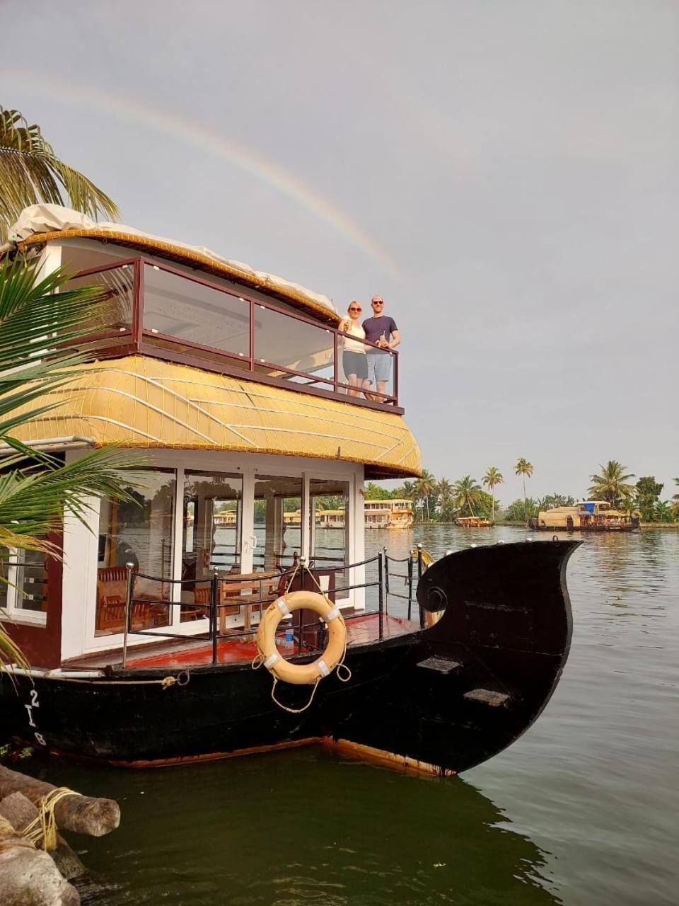 Grand Villa Houseboat 库玛拉孔 外观 照片