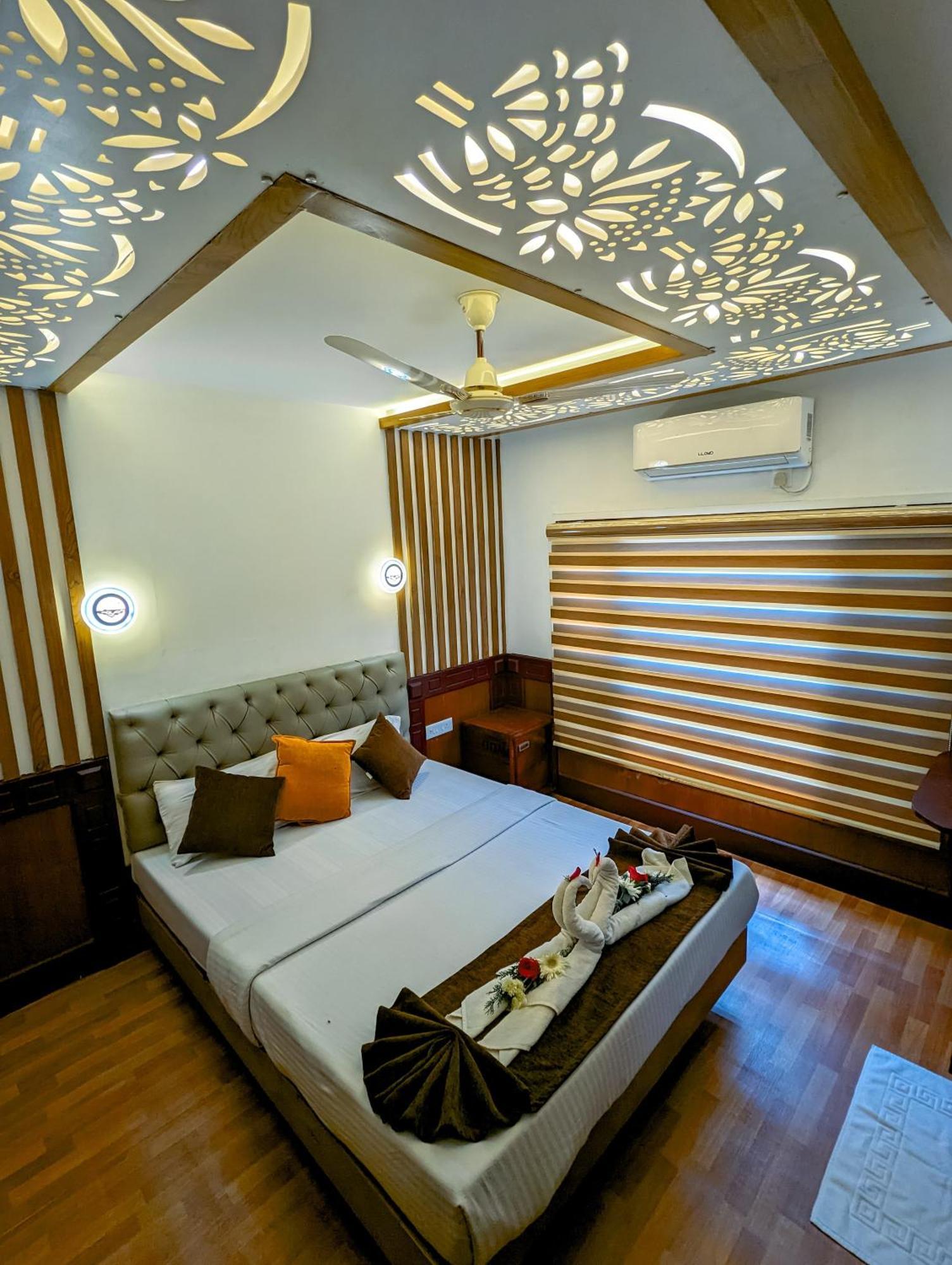 Grand Villa Houseboat 库玛拉孔 外观 照片