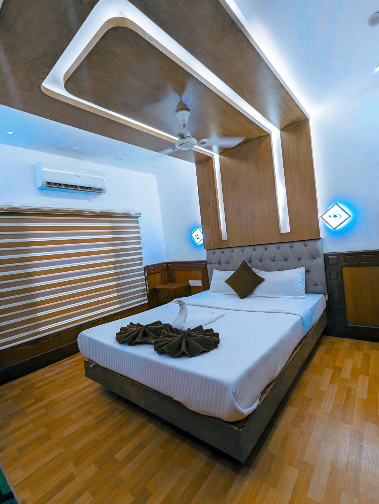 Grand Villa Houseboat 库玛拉孔 外观 照片