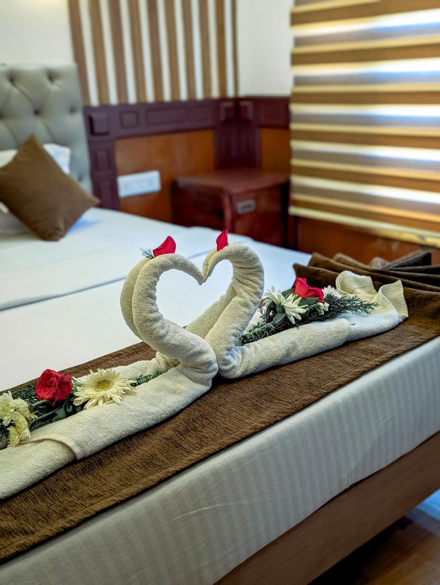 Grand Villa Houseboat 库玛拉孔 外观 照片