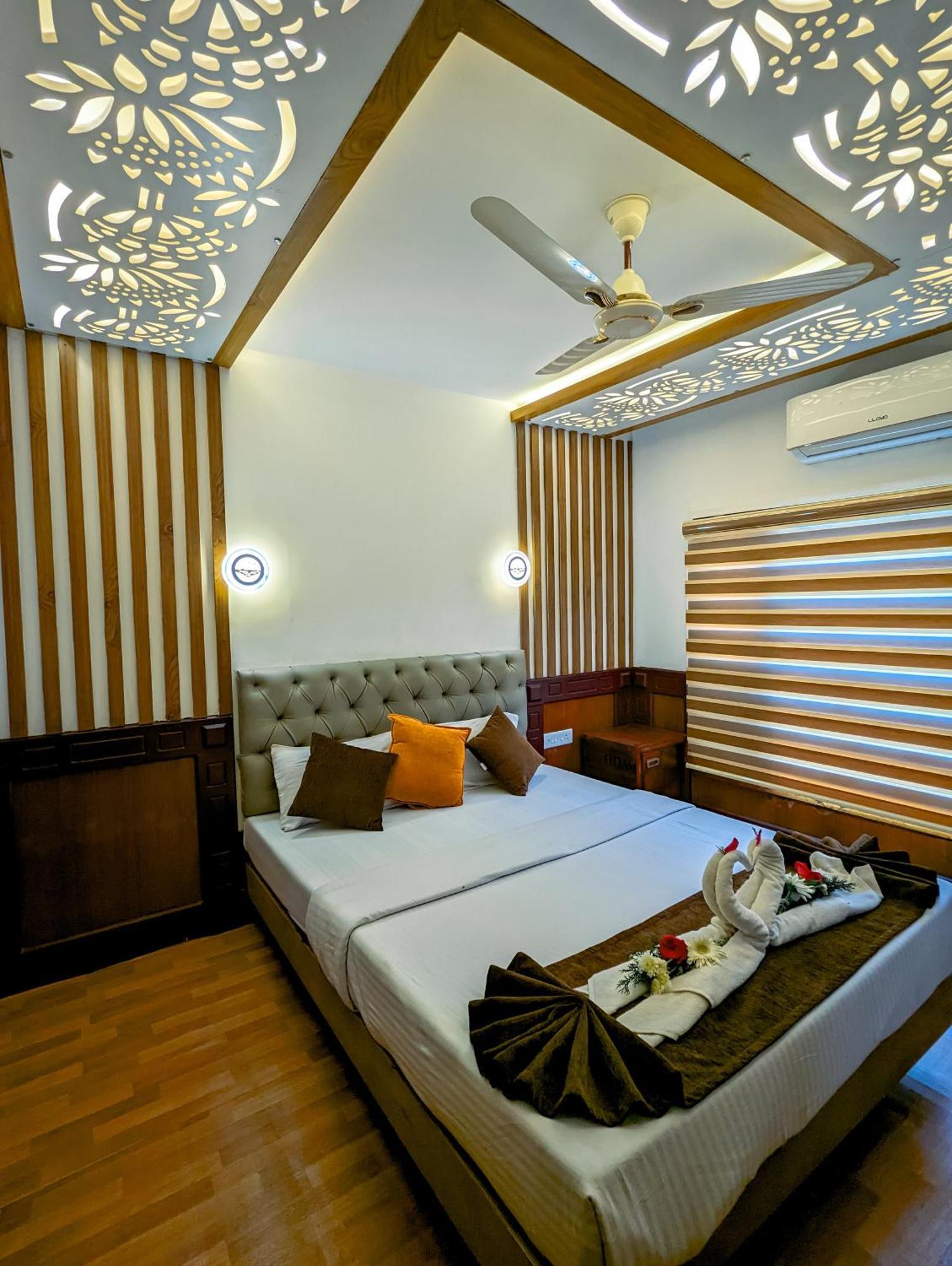 Grand Villa Houseboat 库玛拉孔 外观 照片